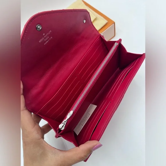 LOUIS VUITTON New Wave Long Wallet/Wristlet
Quilted Leather Rouge - Picture 10 of 16